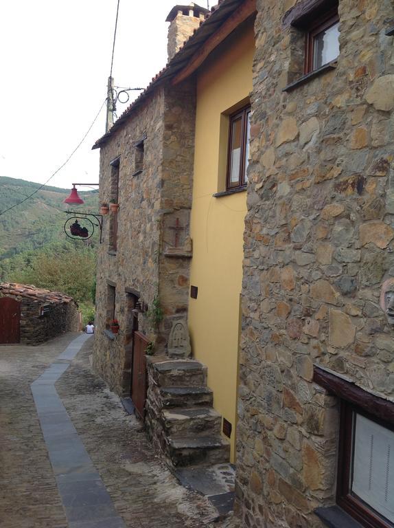 הוילה Gondramaz Patio Do Xisto מראה חיצוני תמונה